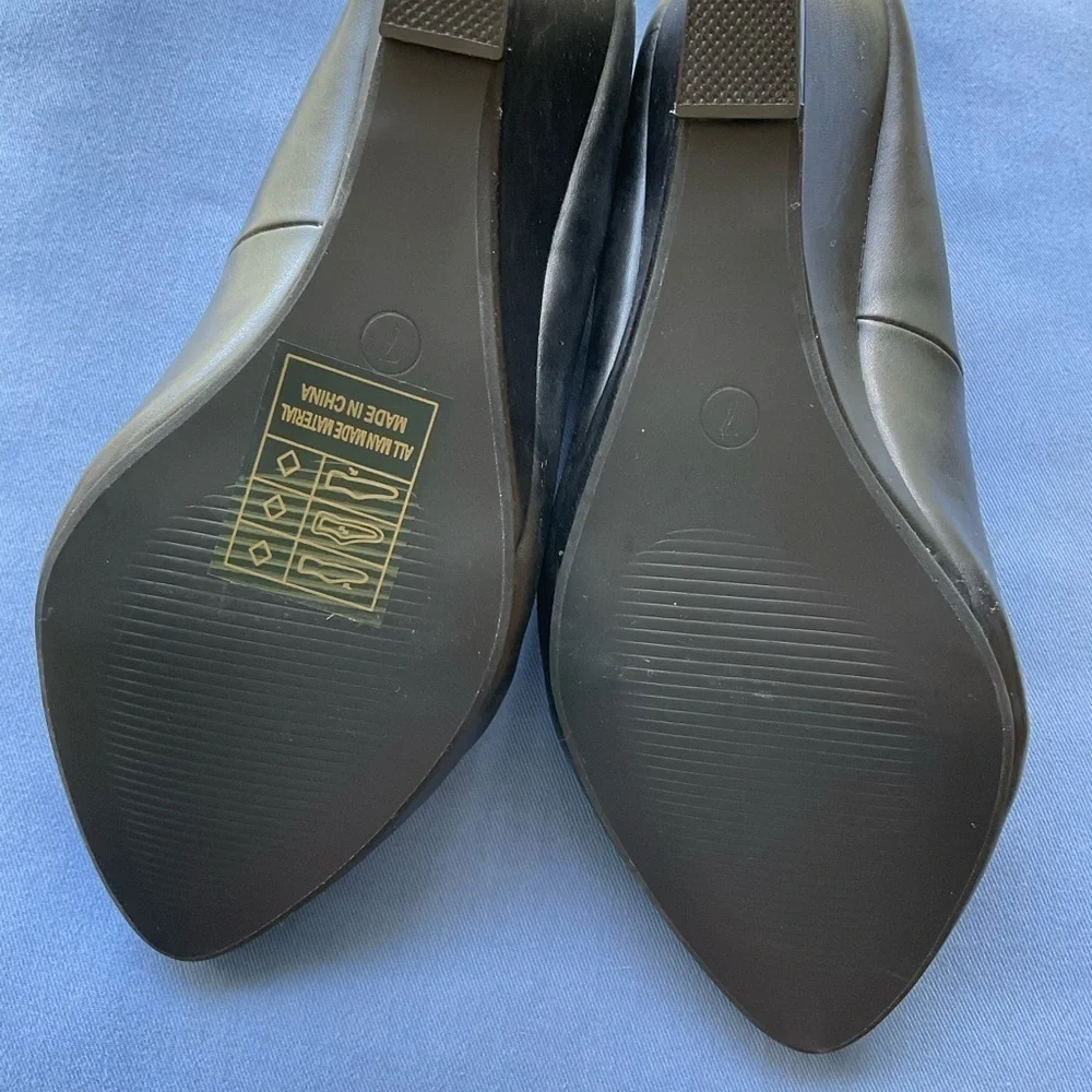 BELLA Marie “Heidi” PU Wedges new without box